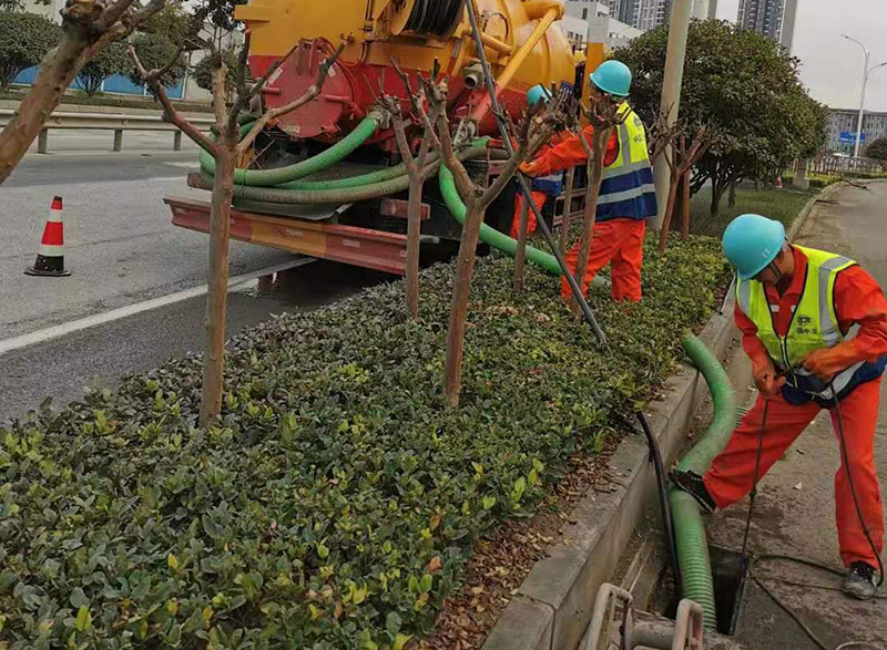 丁青市政管道清淤